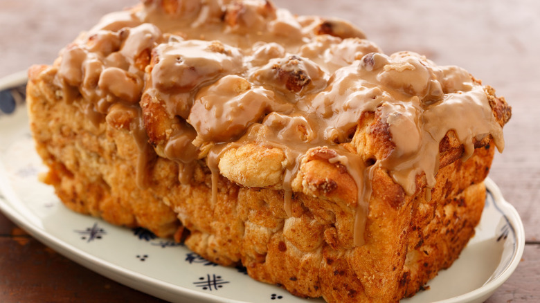 Jaarsma's Dutch Apple Bread on a white and navy blue ceramic plate