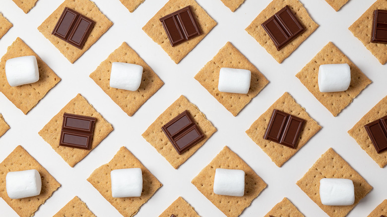 Graham crackers s'mores