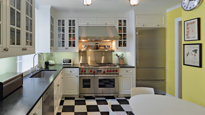 A kitchen with tiled flooring.