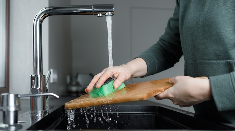 Washing wooden cutting board