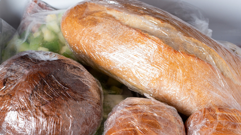 Defrosting bread