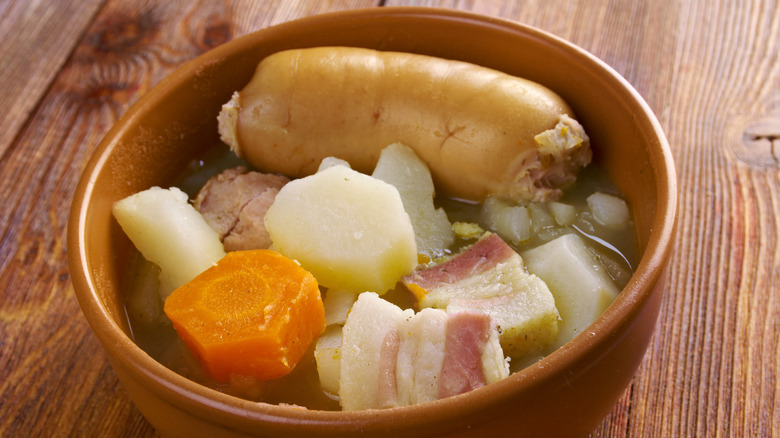 Dublin coddle, an Irish dish of roughly sliced pork sausages and rashers with sliced potatoes and onions.
