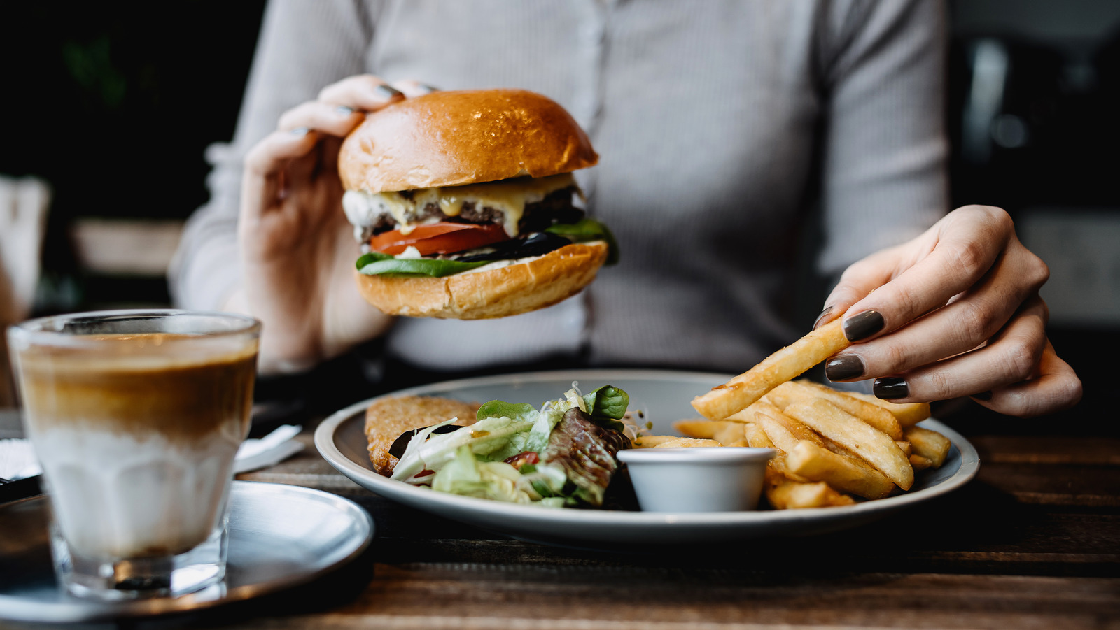 <a href="https://www.foodrepublic.com/1897616/burger-chain-first-serve-french-fries/" target="_blank">This Burger Chain Was The First To Serve French Fries As A Side</a>
