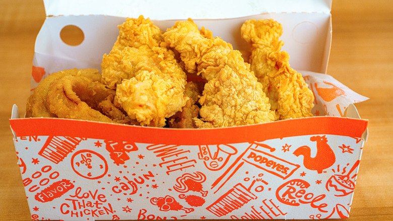a box of popeyes chicken and biscuits