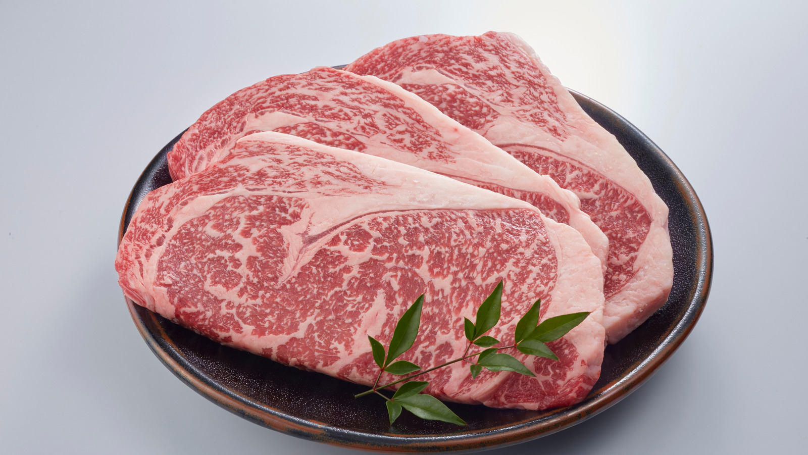 <a href="https://www.foodrepublic.com/1932381/japanese-vs-australian-wagyu-beef-differences/" target="_blank">This Is One Of The Key Differences Between Australian And Japanese Wagyu Beef</a>