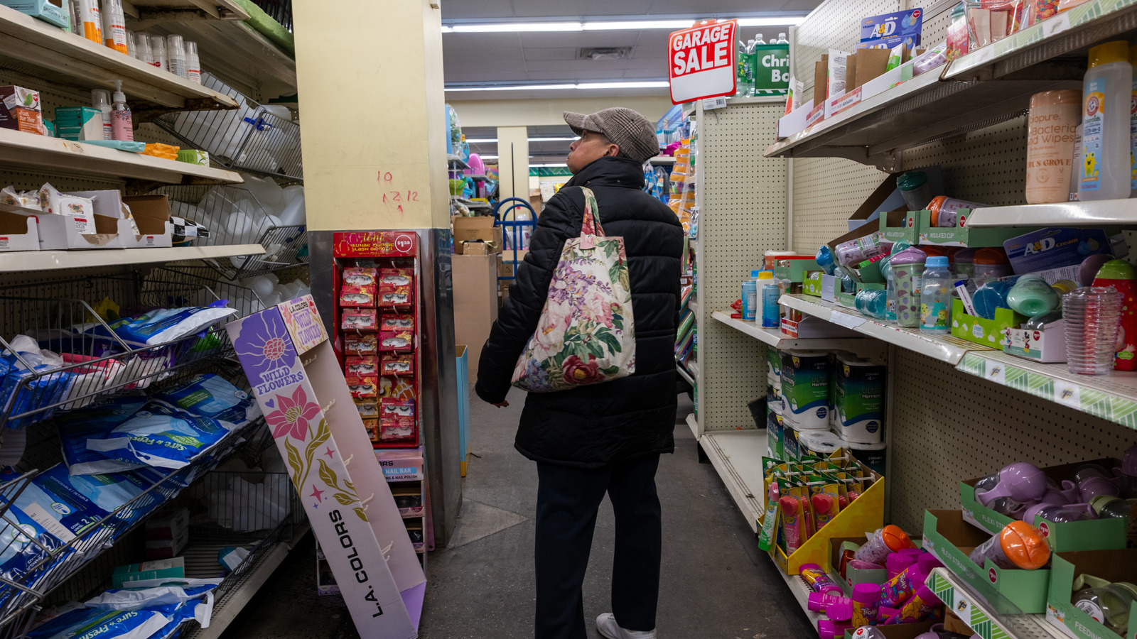<a href="https://www.foodrepublic.com/2025633/best-worst-time-to-shop-dollar-tree/" target="_blank">This Is The Best And Worst Time To Shop At Dollar Tree</a>