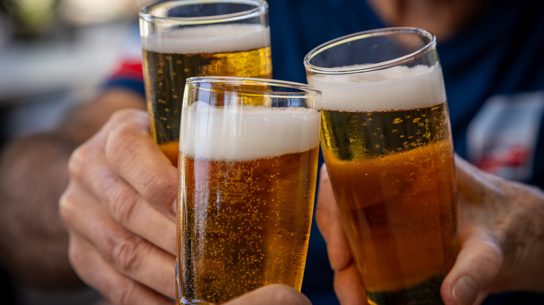 People cheering beer glasses