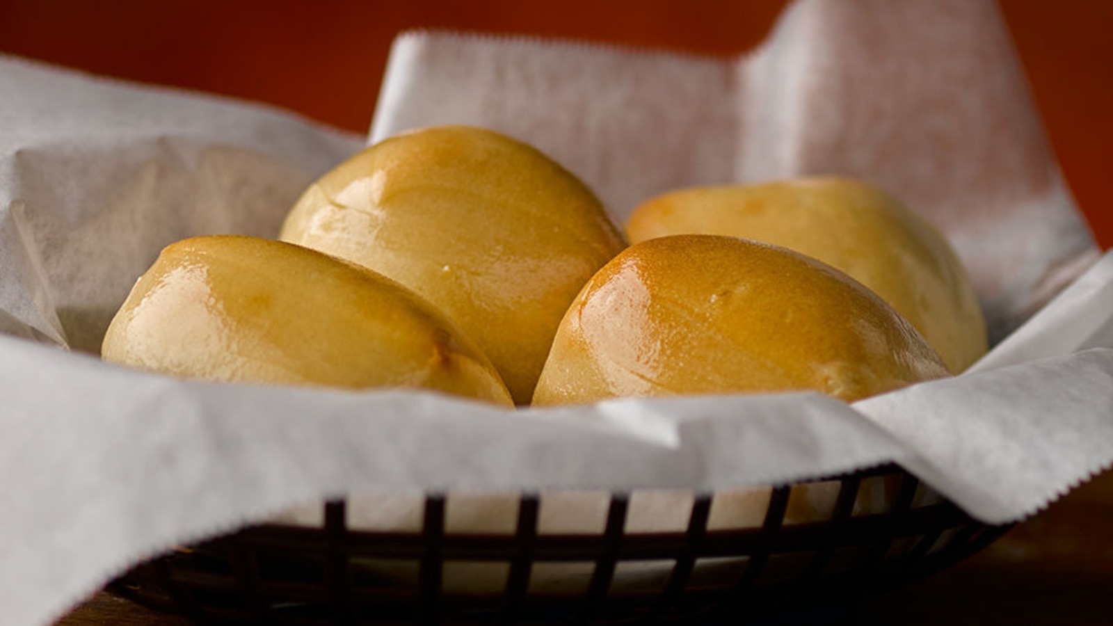 This Steakhouse Restaurant Chain Always Makes Its Bread Fresh