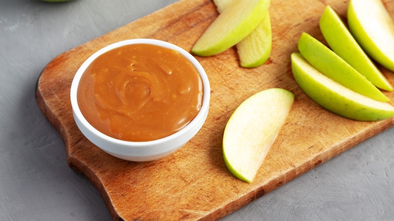 apple slices caramel dipping sauce 