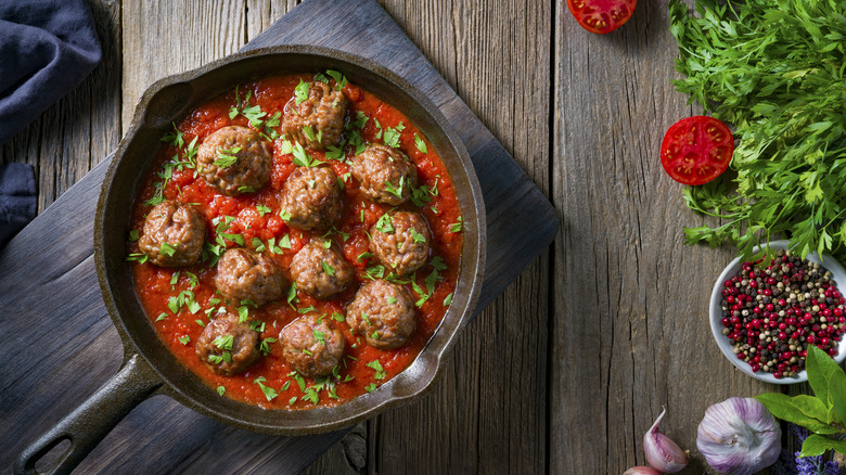 meatballs in tomato sauce