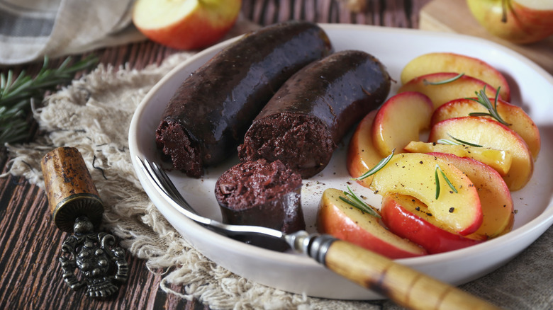Black sausage and apples