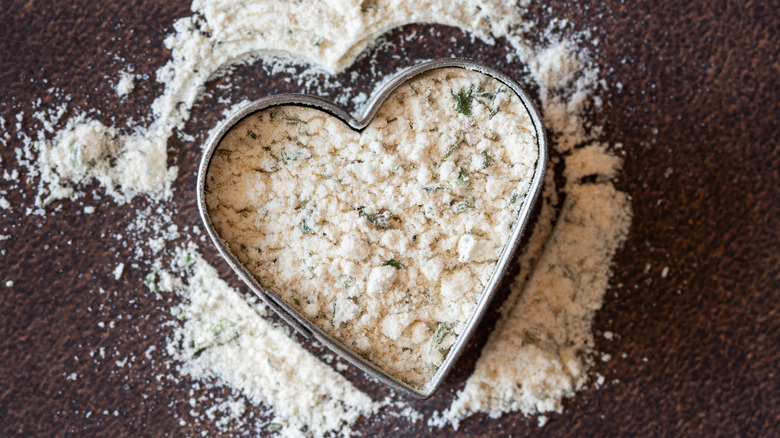 Ranch powder in heart shape