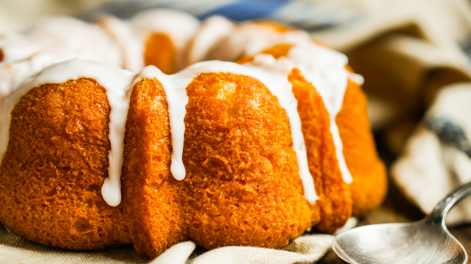<a href="https://www.foodrepublic.com/1975973/boxed-cake-mix-fall-spices-canned-pumpkin/" target="_blank">Turn Any Boxed Cake Mix Into A Moist Fall Dessert With 2 Pantry Additions</a>