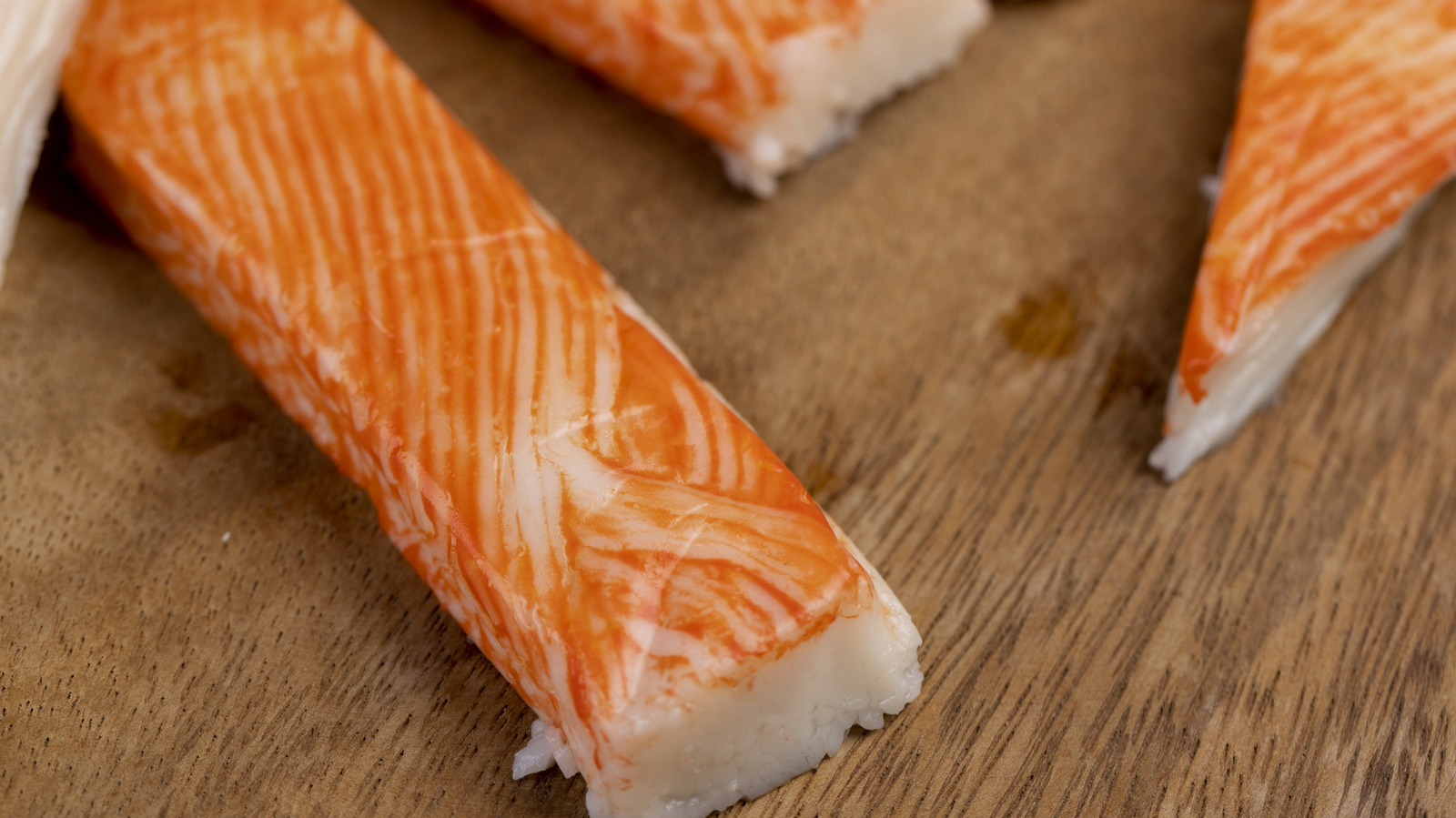 <a href="https://www.foodrepublic.com/1926163/4-ingredient-imitation-crab-sushi-snack/" target="_blank">Turn Imitation Crab Into A Lazy Sushi Snack With Just 4 Ingredients</a>