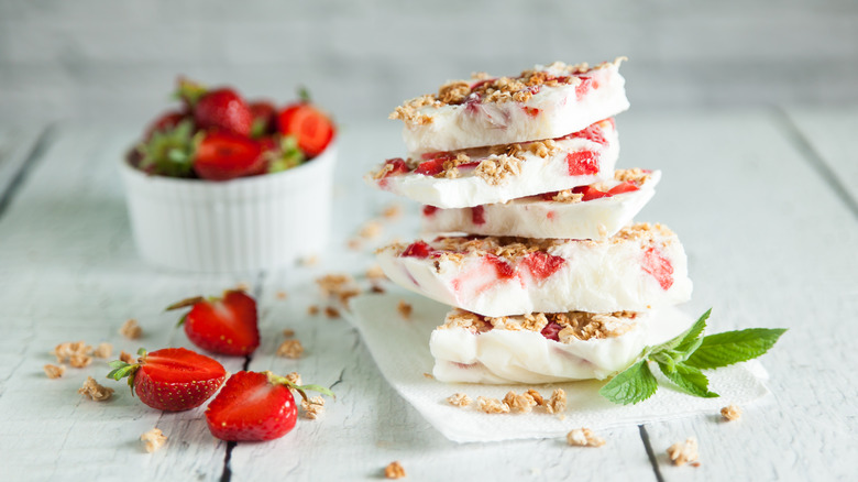 Frozen yogurt bark