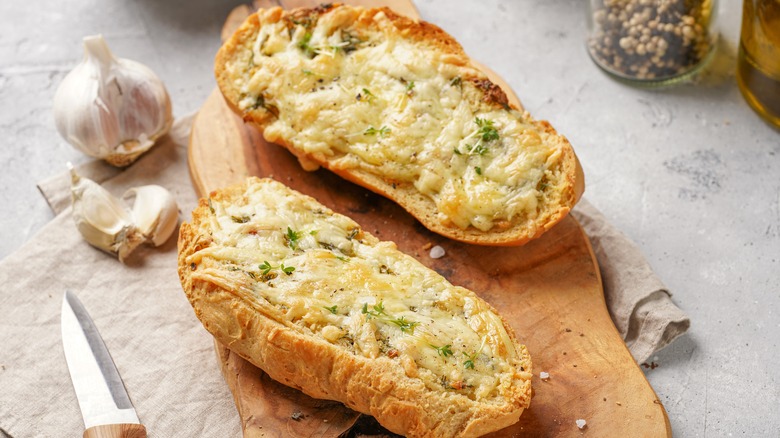 Garlic bread with cheese
