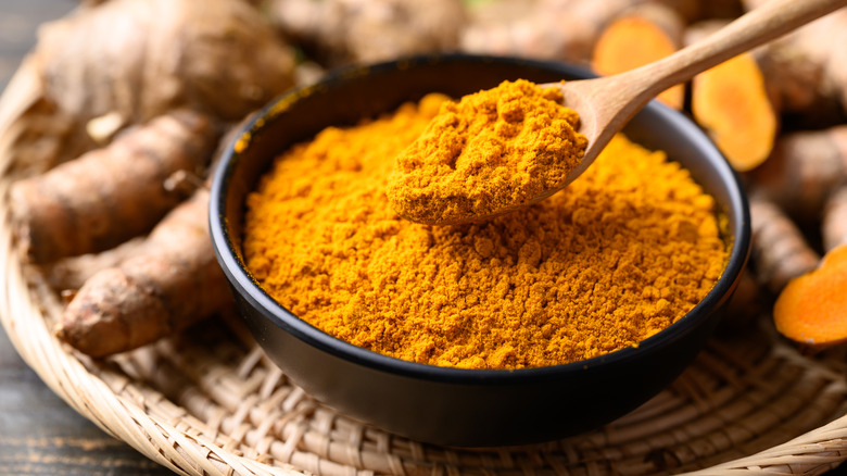 Turmeric powder and turmeric root