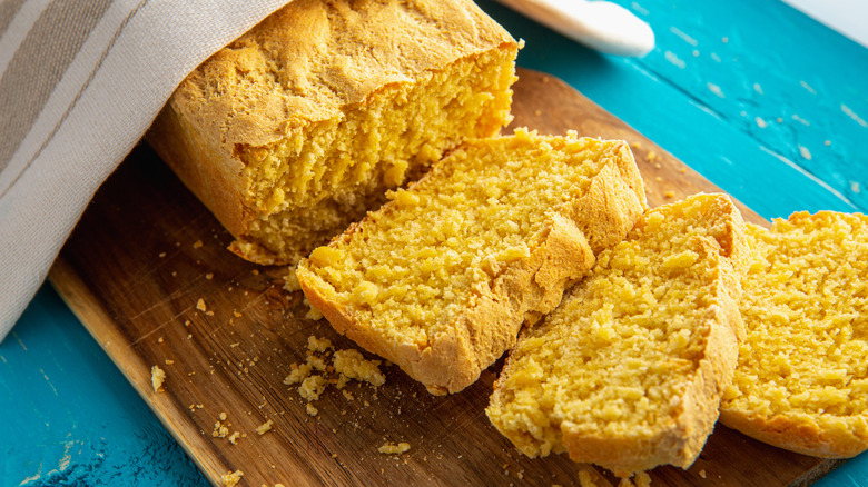 slices of fresh cornbread on cutting board