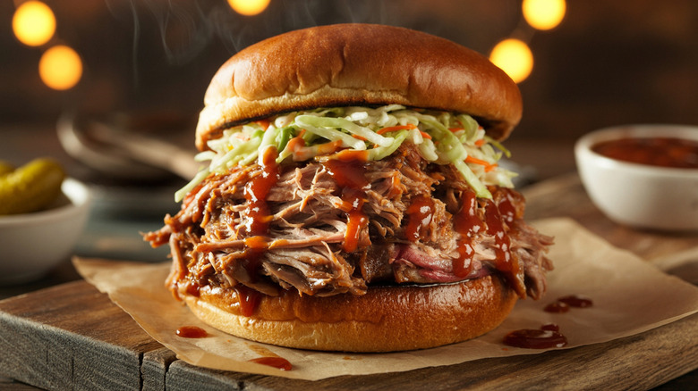 A pulled pork sandwich.