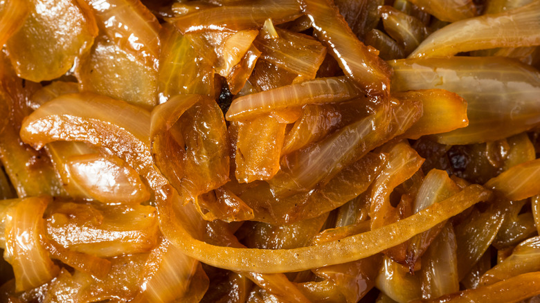 A pile of caramelized onions.