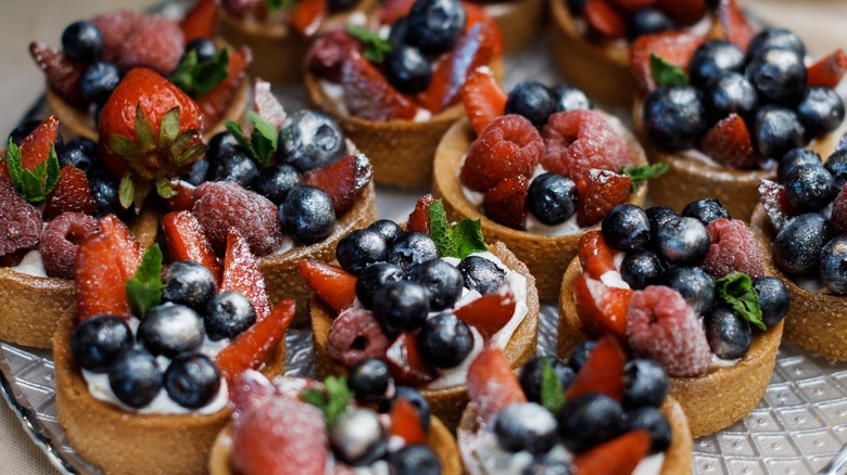 mini tarts with fresh berries
