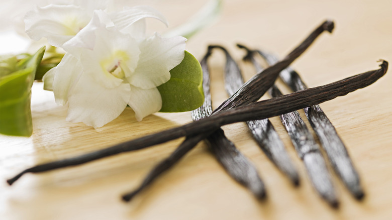 Vanilla beans and flower