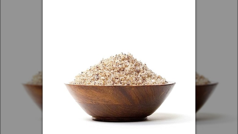 Bowl of vanilla salt
