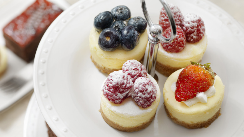 mini cheesecakes with berries