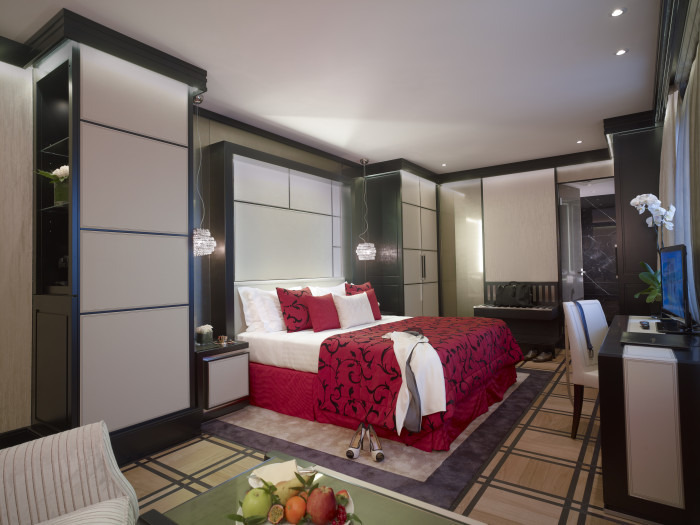 Carlton_Hotel_Baglioni_Grand_Deluxe_Room_1