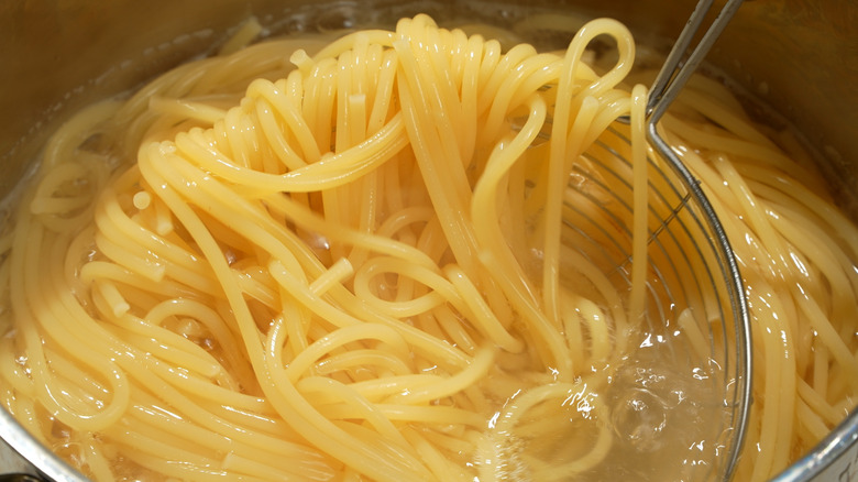a pot of pasta that's cooked and ready to drain.