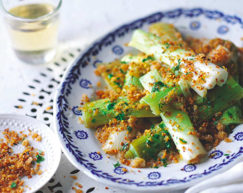 Leeks With Spicy Pollen Breadcrumbs Recipe