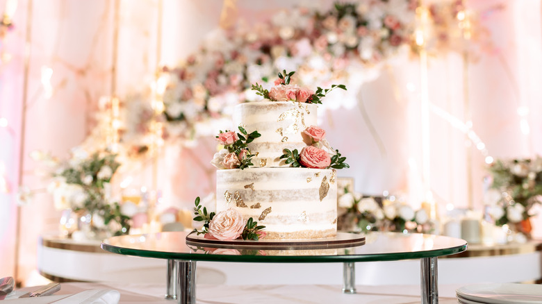 Rose-decorated wedding cake at venu