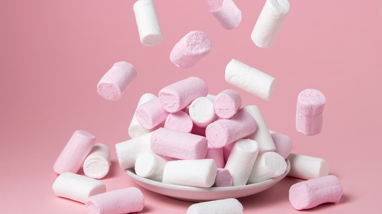 White and pink marshmallows 