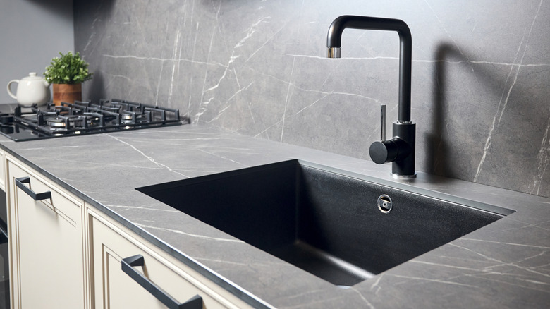 A black undermount sink.
