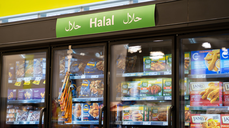 A halal sign in a grocery store.