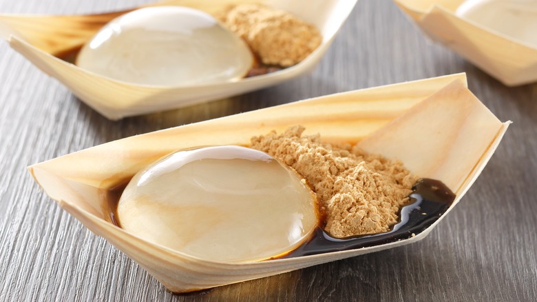 Japanese raindrop cake with roasted soy flour