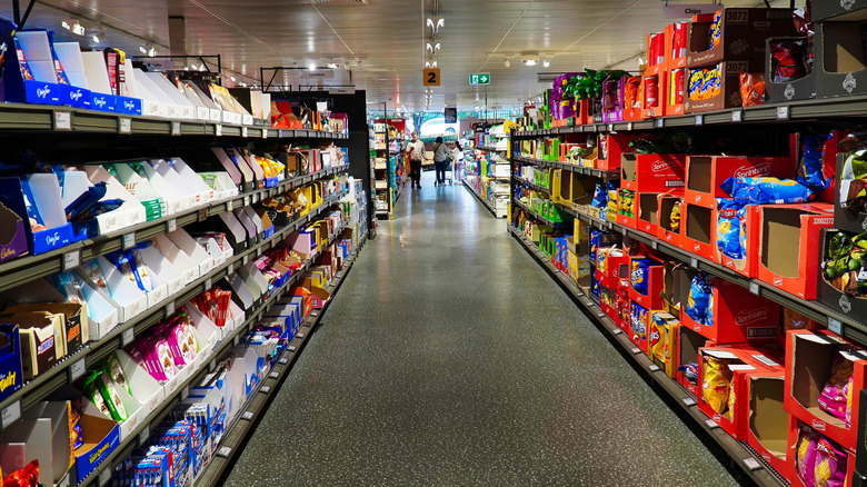 Aldi candy and snack aisle