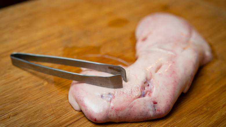 cleaning monkfish liver ankimo