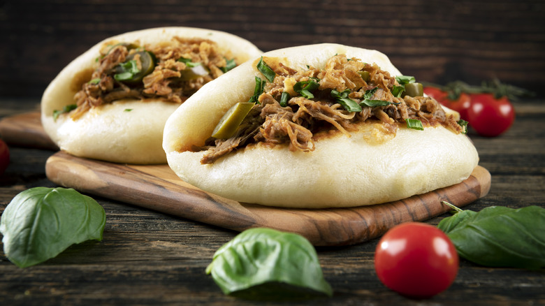 Steamed bao bun with pork 