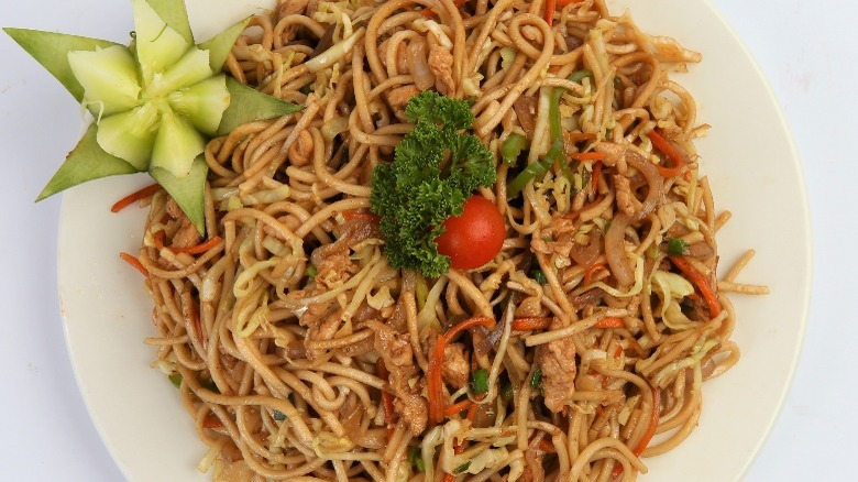Chow mein with sauce