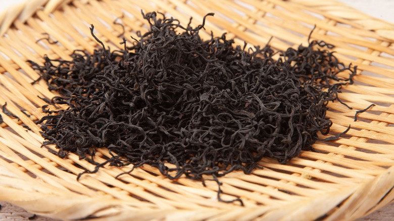 dried hijiki seaweed on a basket