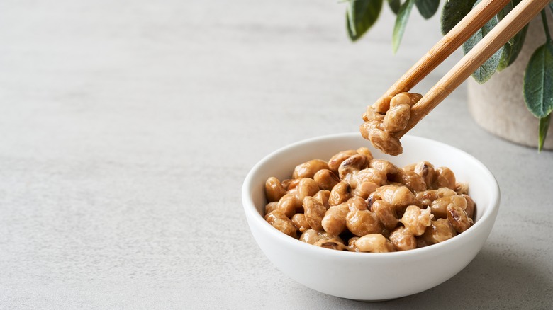 natto picked up with chopsticks