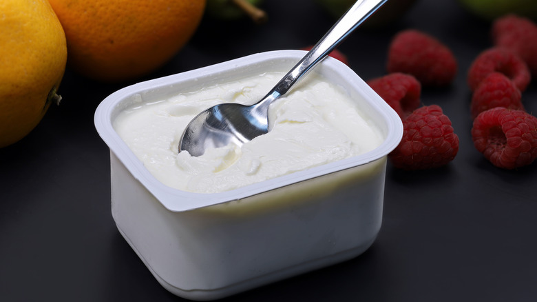 tub quark cheese and fruit