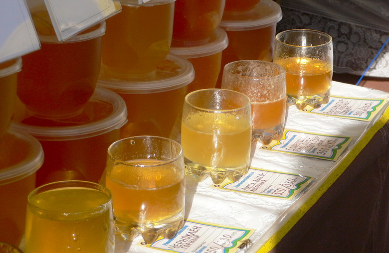What Is Raw, Unfiltered Honey?