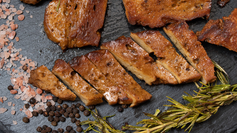 Sliced seitan with herbs and salt