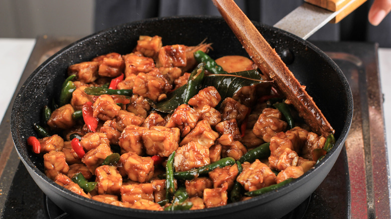 cooking tempeh in pan