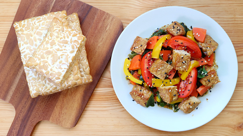 raw and cooked tempeh 