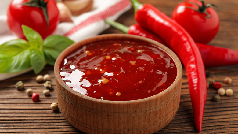 spicy thai chili sauce with ingredients