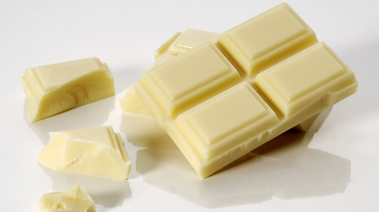 White chocolate chunks 