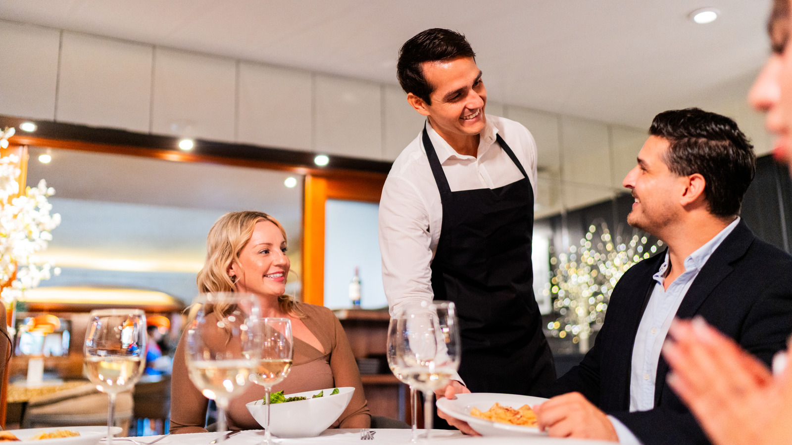 <a href="https://www.foodrepublic.com/2218362/what-is-tipped-employee-restaurant-industry/" target="_blank">What Qualifies As A Tipped Employee In The Restaurant Industry?</a>
